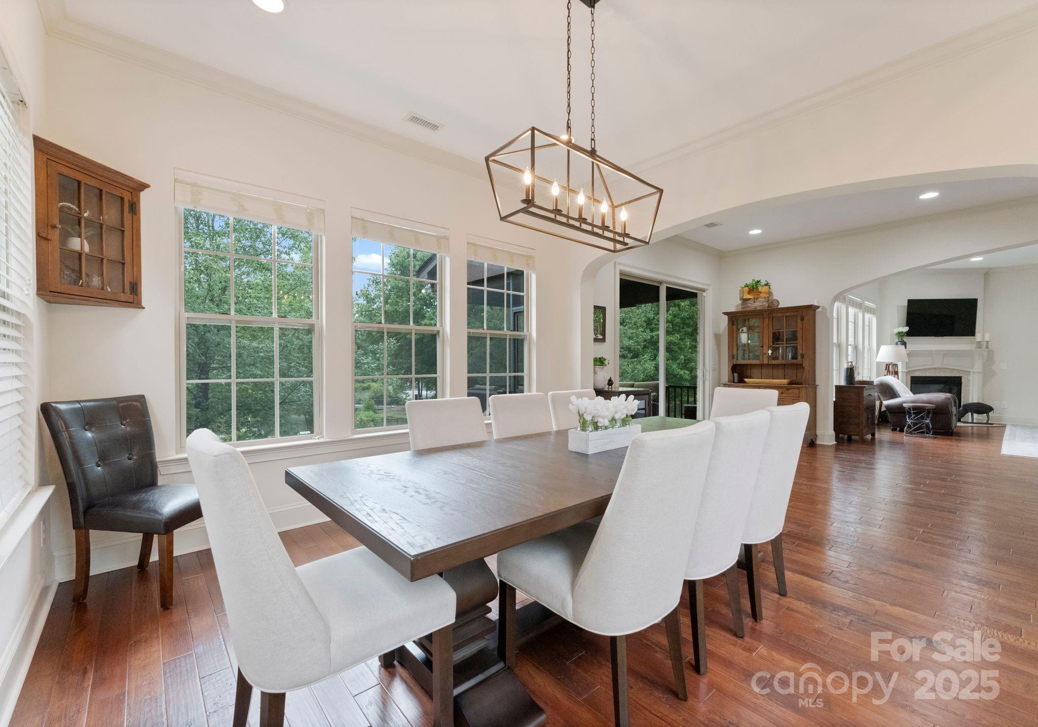 912 Oleander Lane