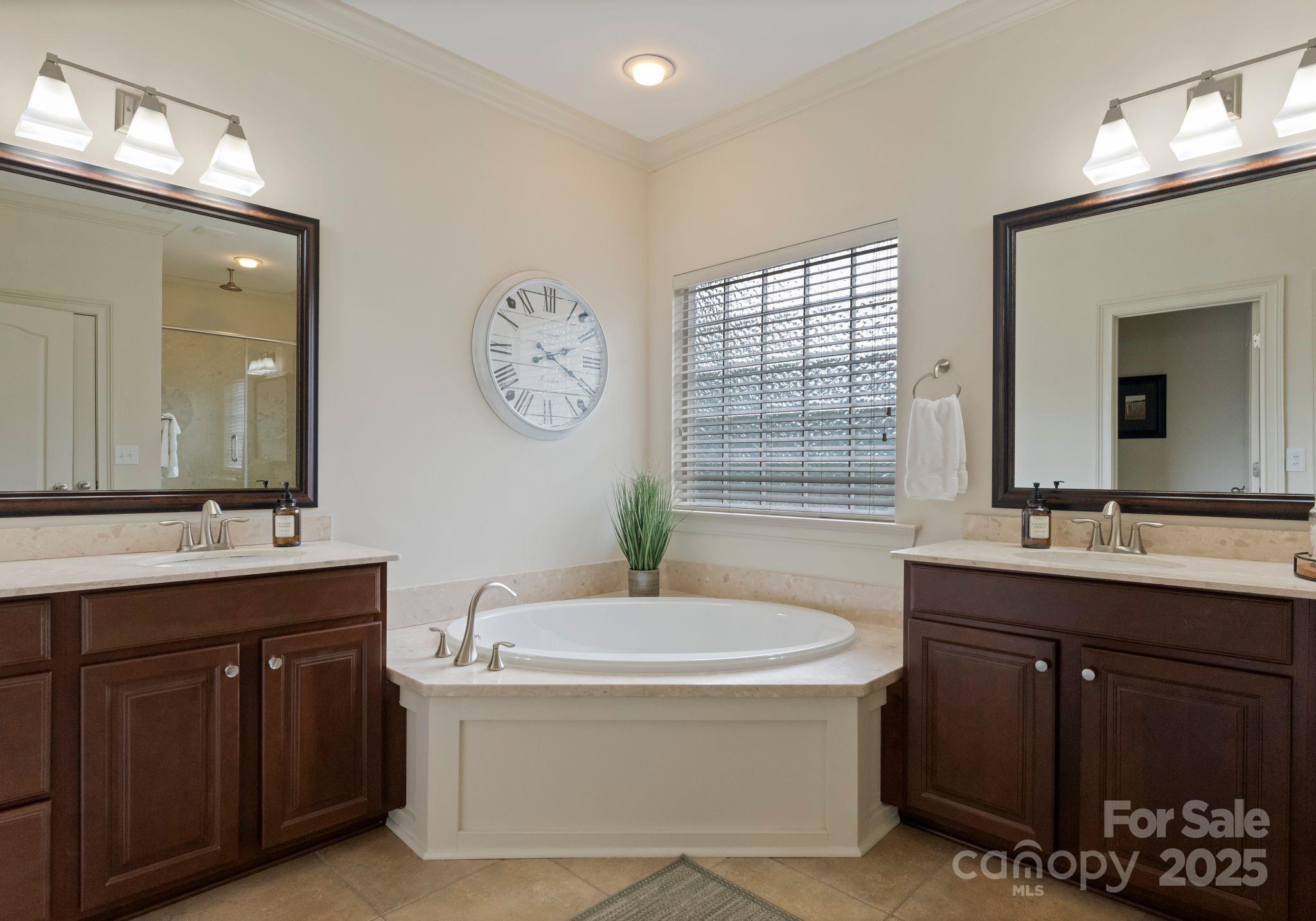 912 Oleander Lane