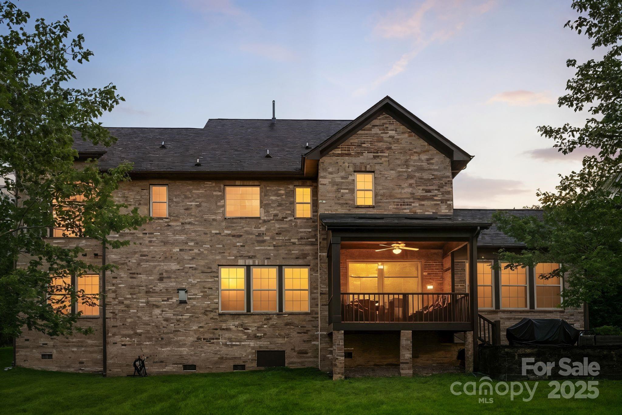 912 Oleander Lane