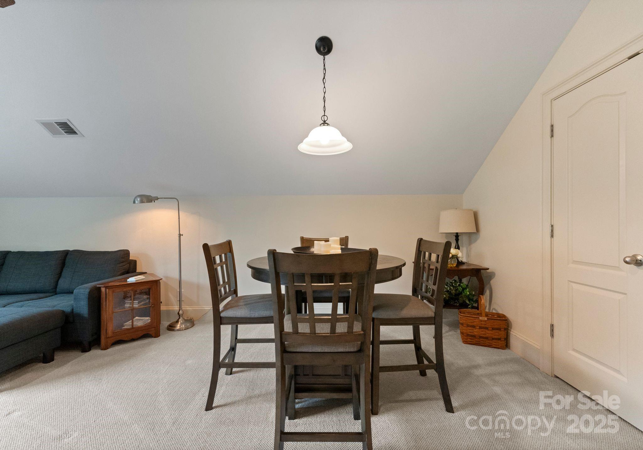 912 Oleander Lane