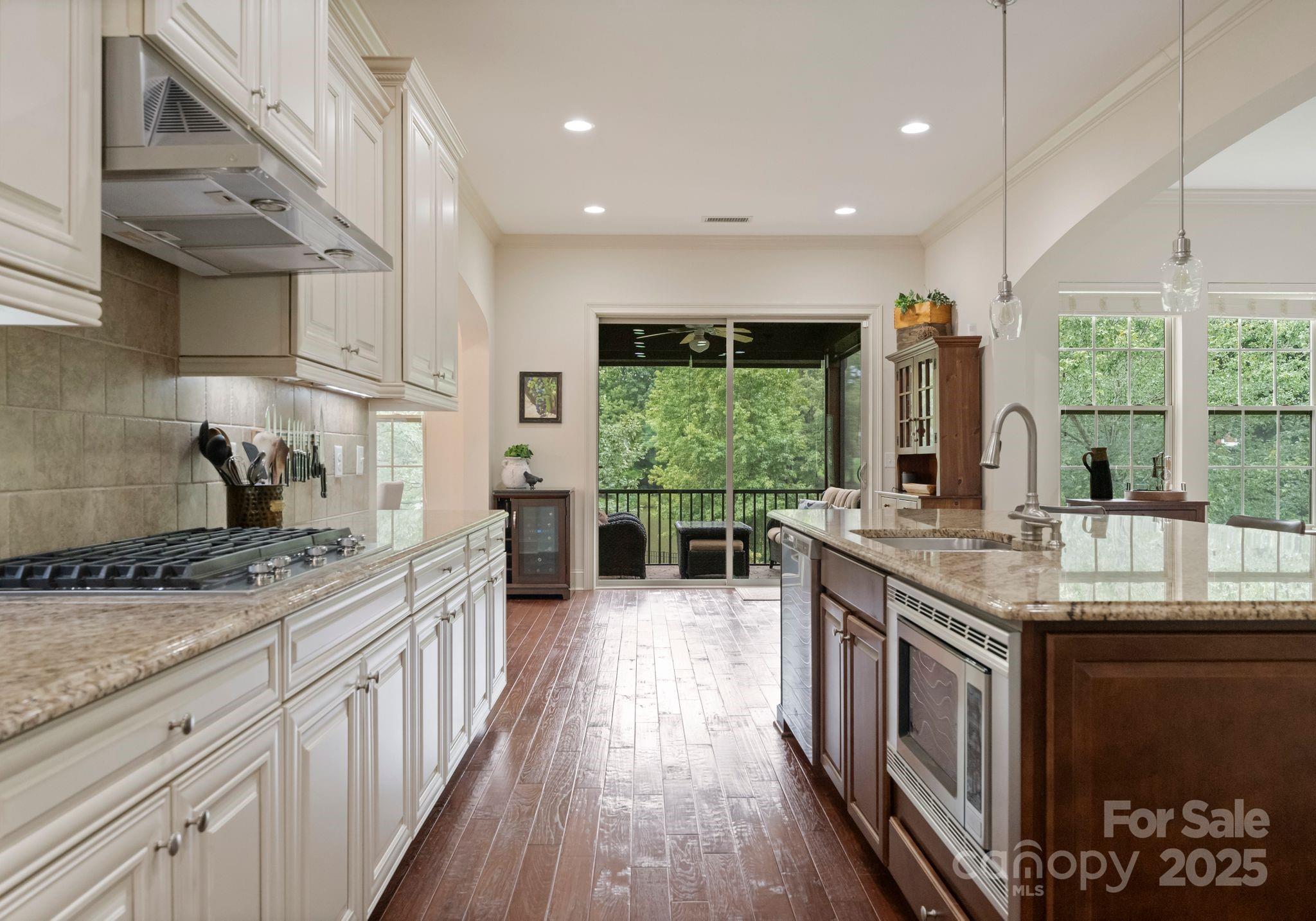 912 Oleander Lane