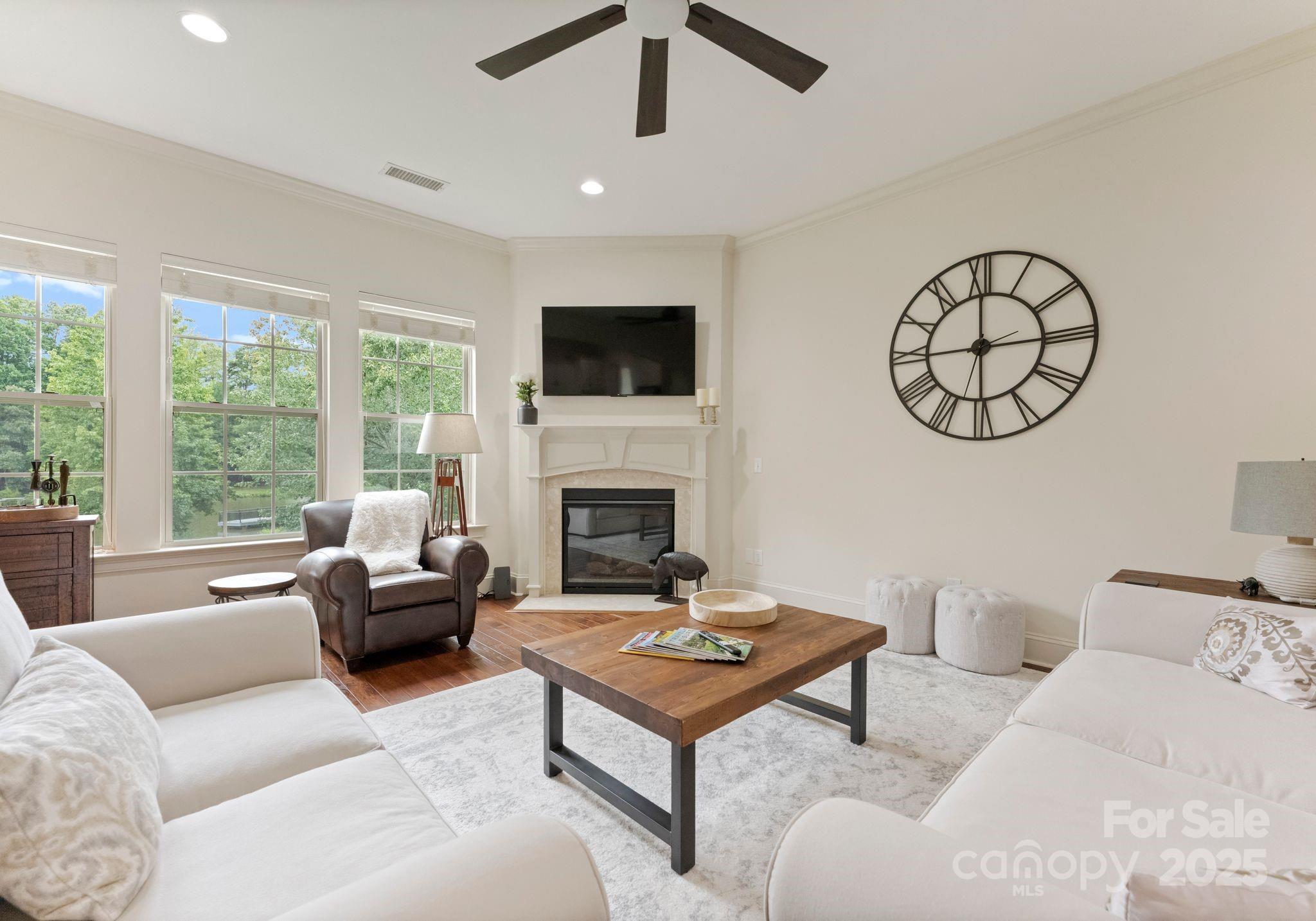912 Oleander Lane