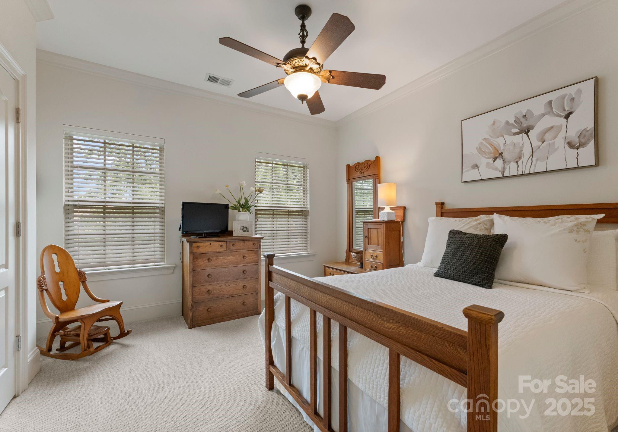 912 Oleander Lane