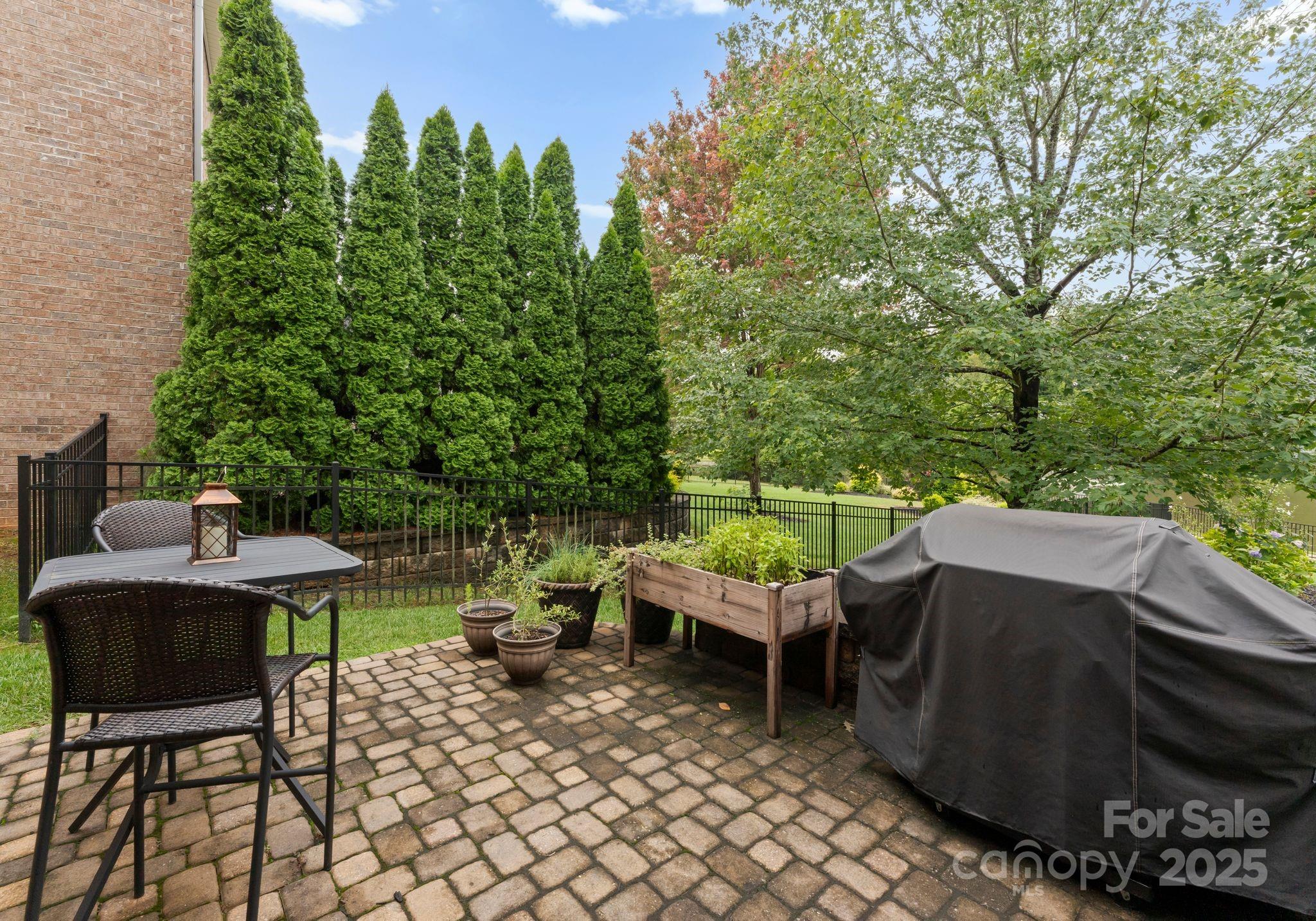 912 Oleander Lane