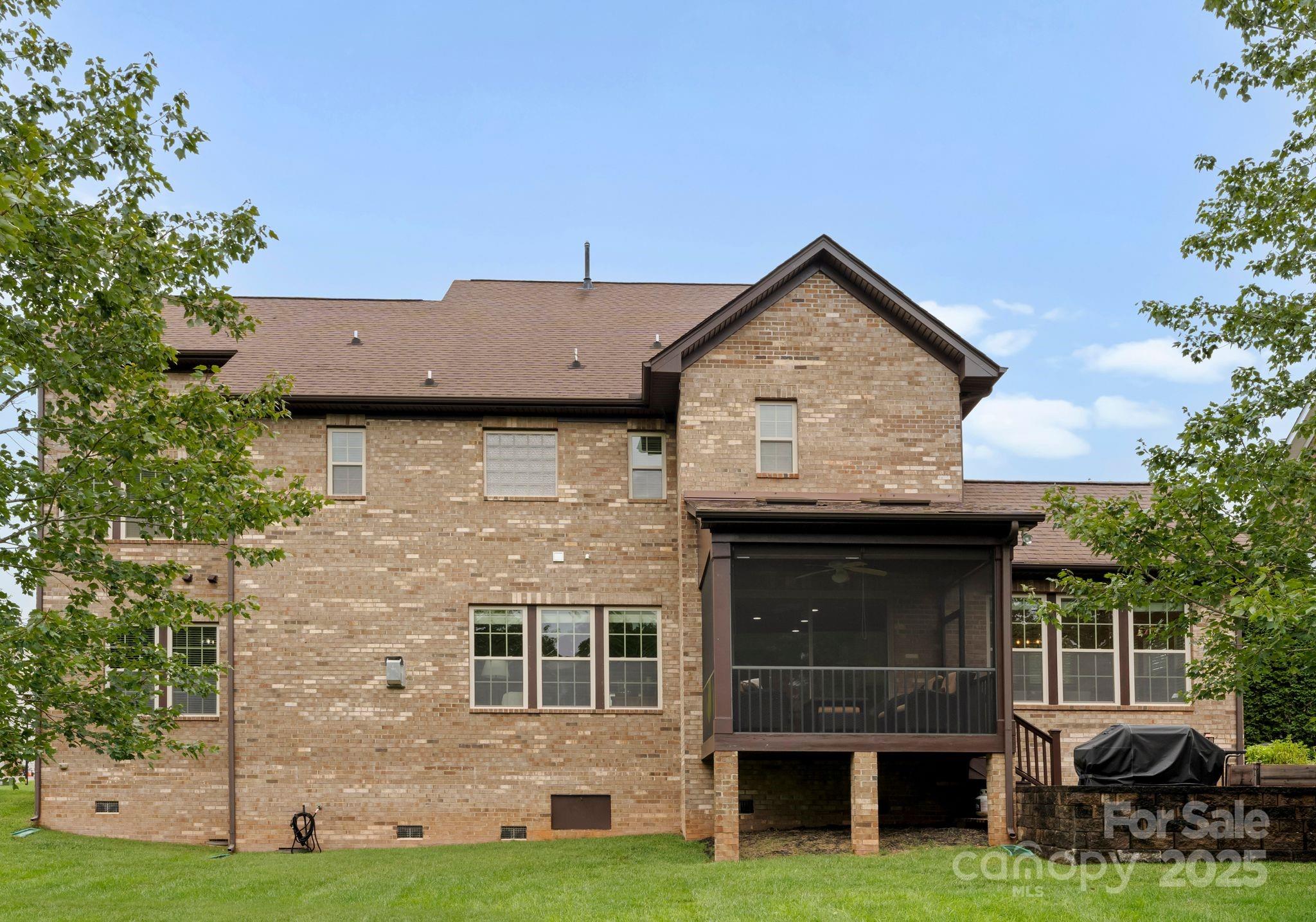 912 Oleander Lane