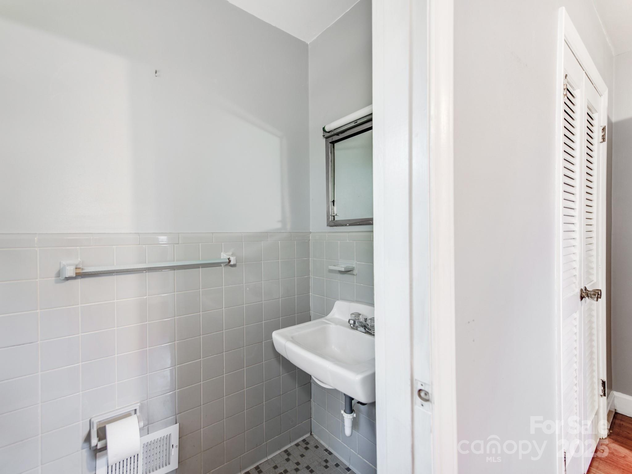 5913 Rose Valley Drive