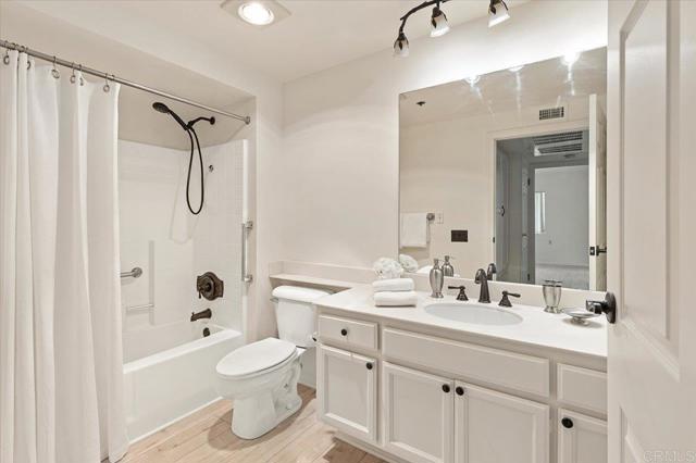 1560 Circa Del Lago # D301