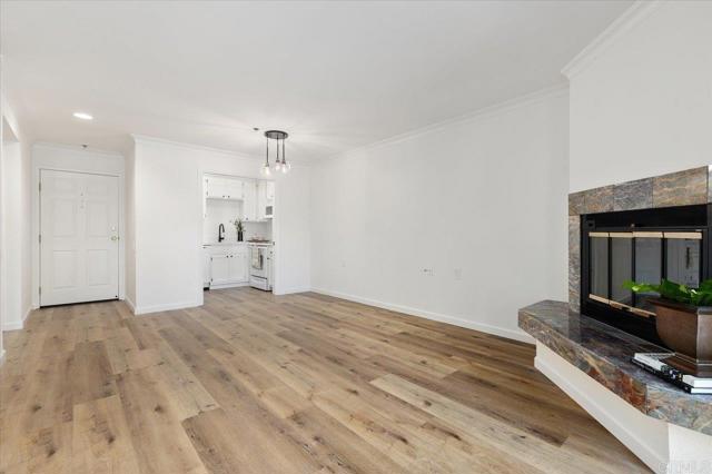 1682 Circa Del Lago # A204