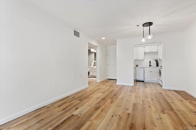 1682 Circa Del Lago # A204