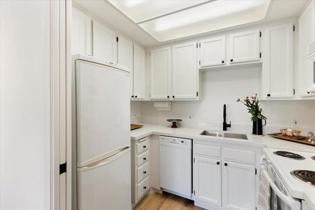 1682 Circa Del Lago # A204