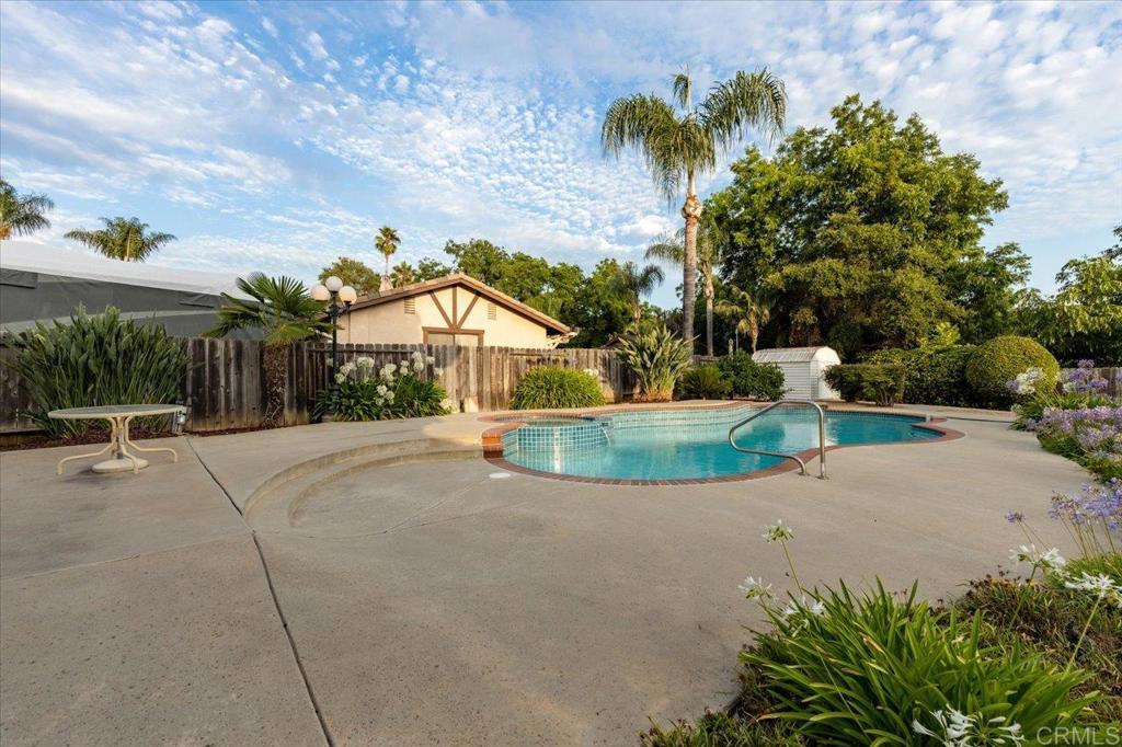 1319 Independence Way