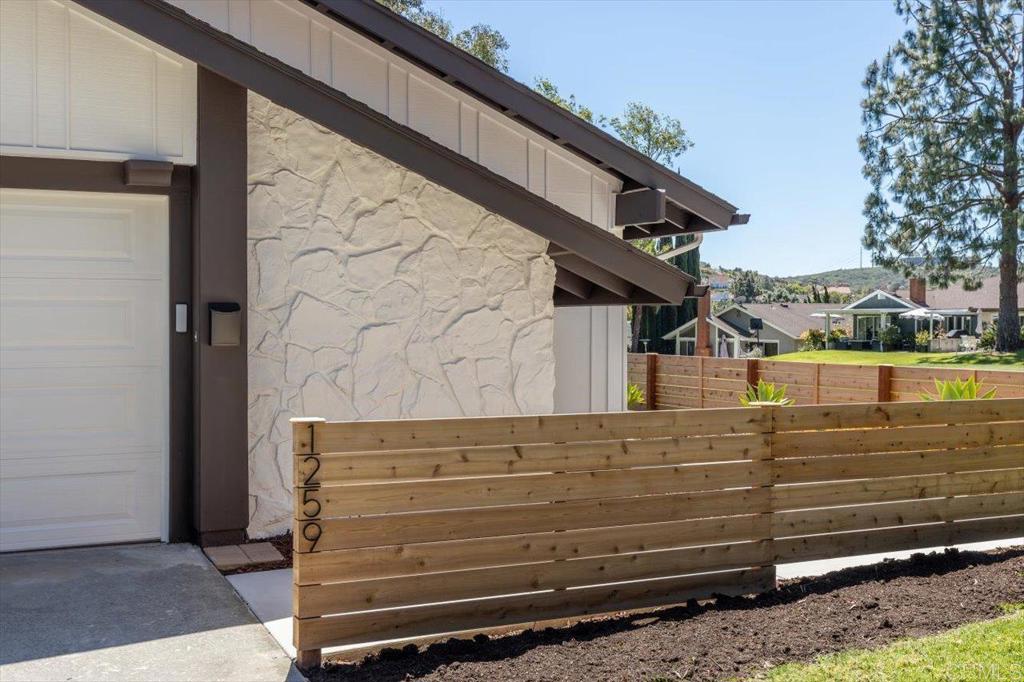 1259 La Casa Dr