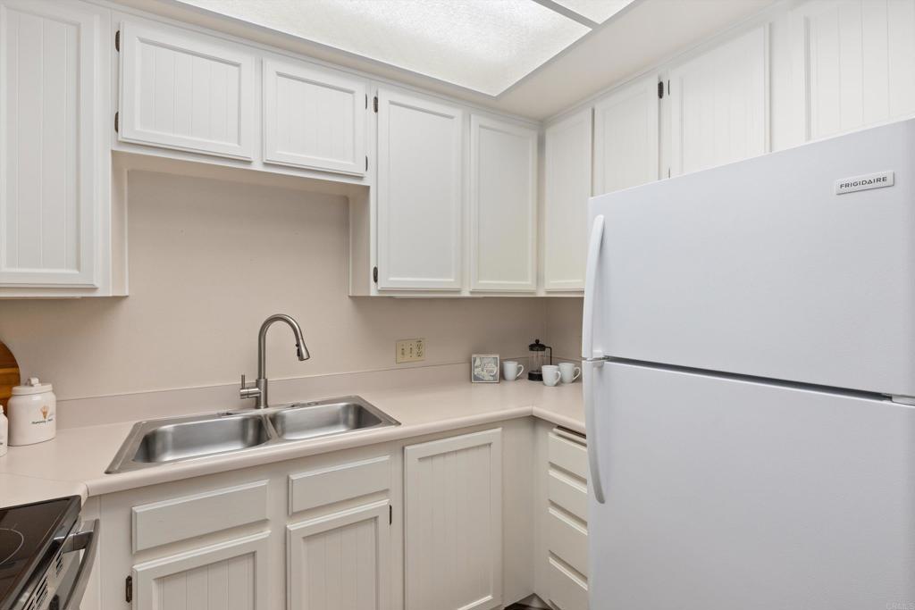 1664 Circa Del Lago E105