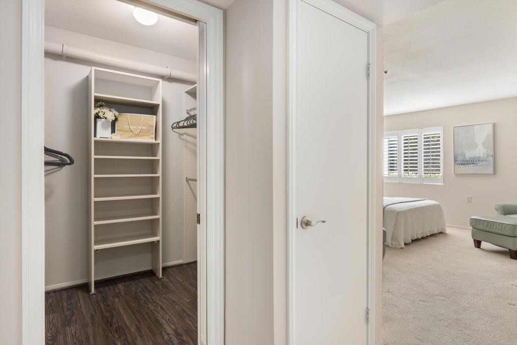 1664 Circa Del Lago E105