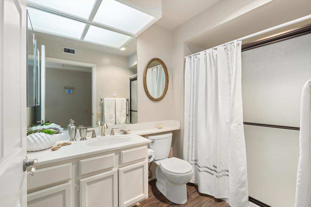 1664 Circa Del Lago E105