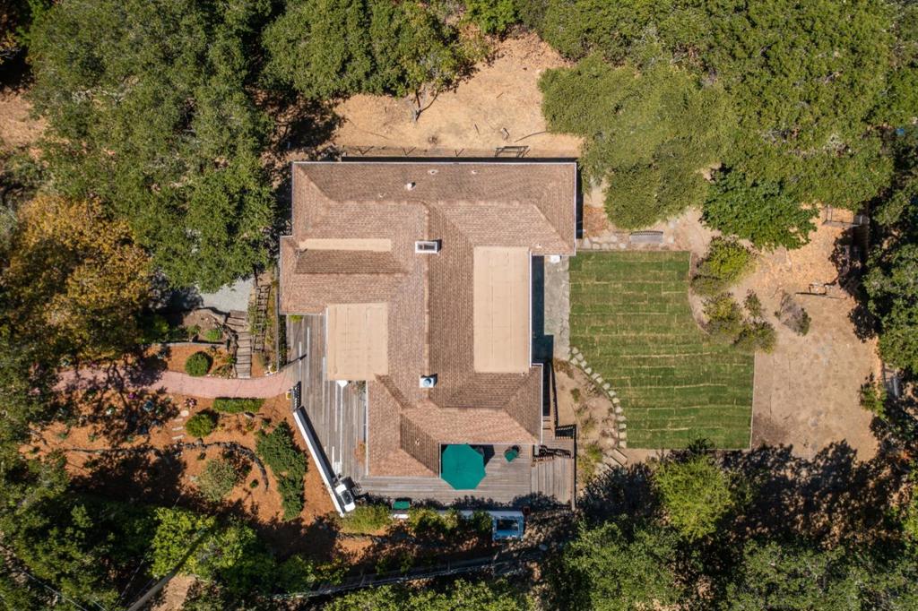 717 Lakeview Way