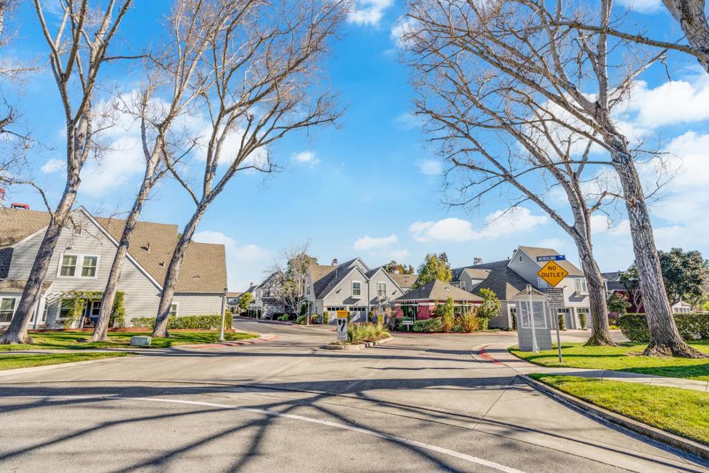 702 Mendocino Way