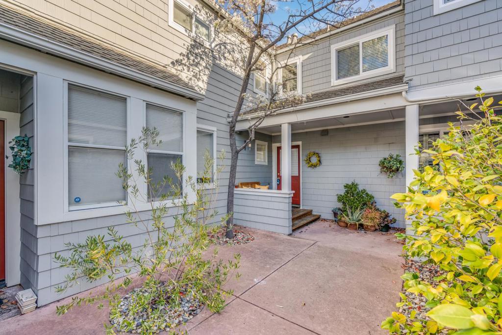 702 Mendocino Way