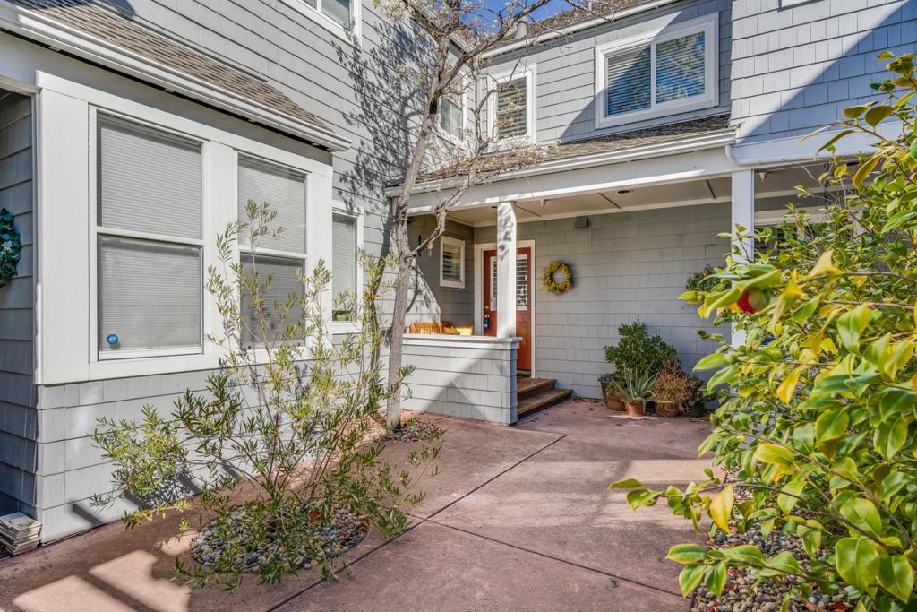 702 Mendocino Way