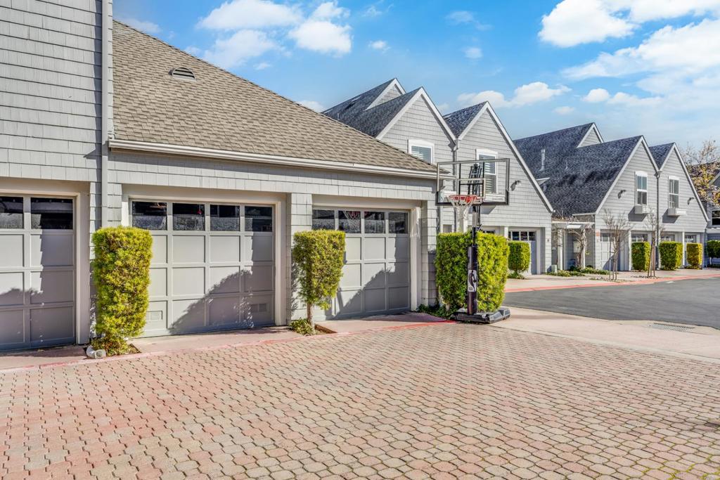 702 Mendocino Way