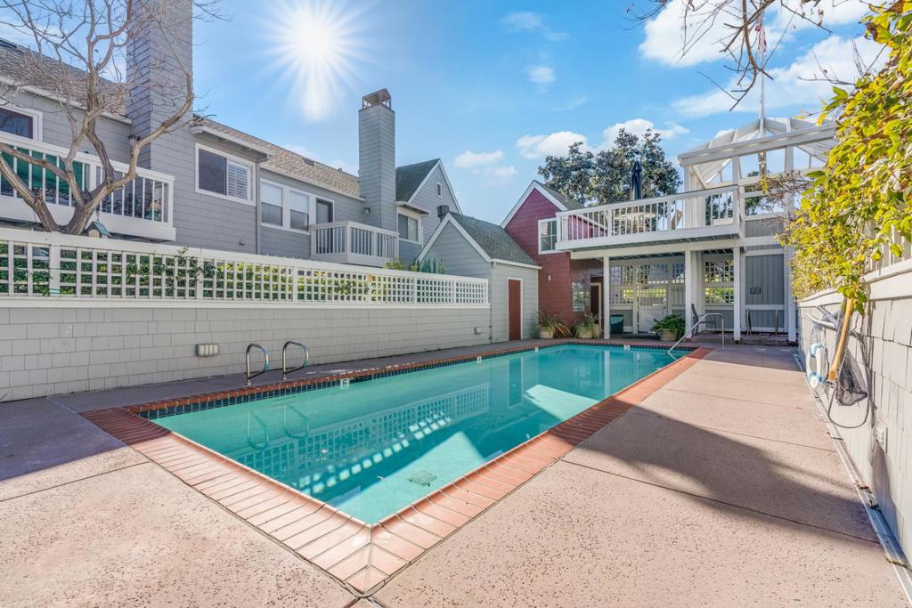 702 Mendocino Way