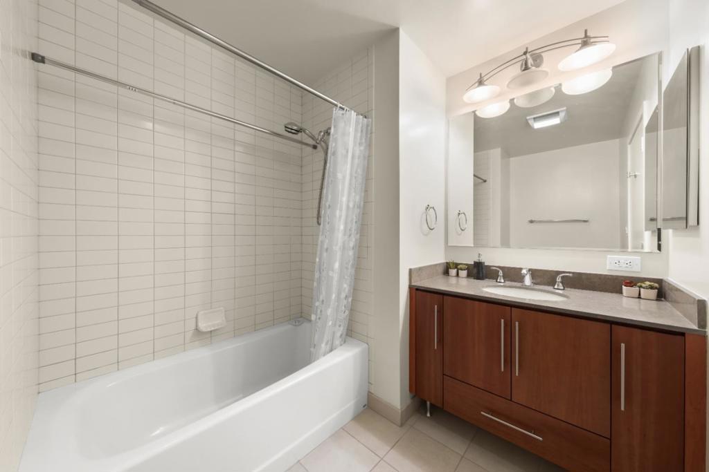 88 E San Fernando Street Unit: 1903