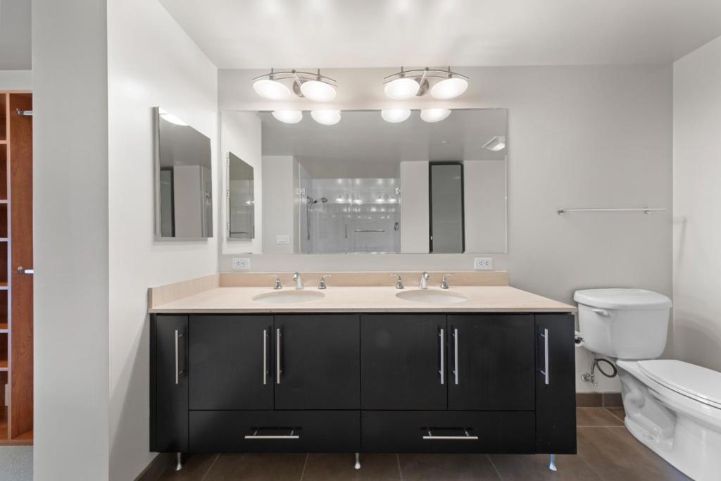 88 E San Fernando Street Unit: 1903