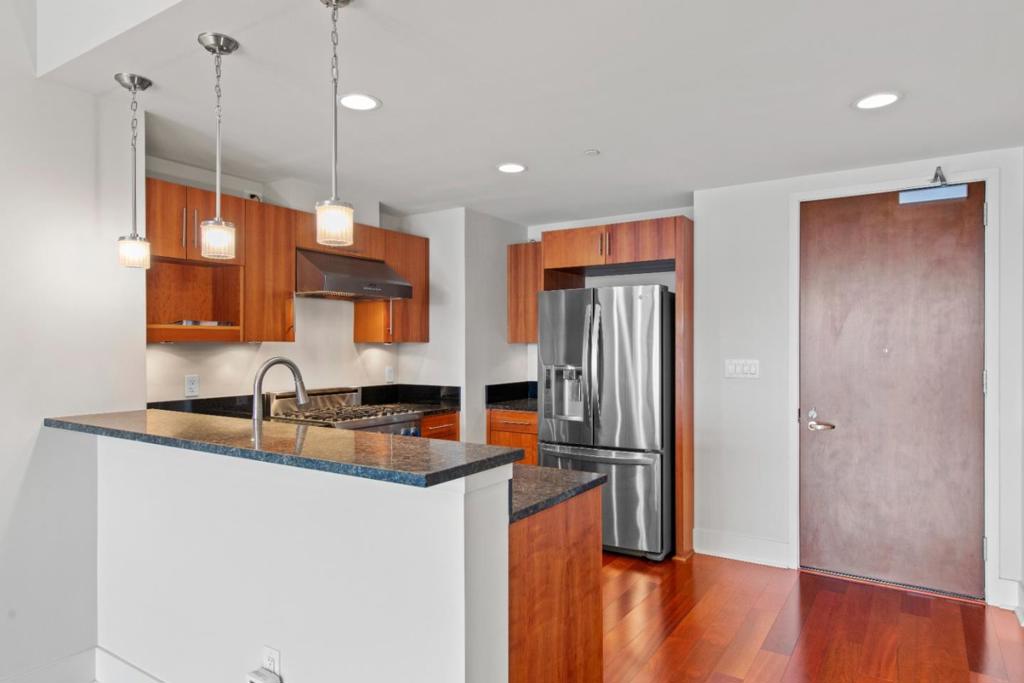 88 E San Fernando Street Unit: 1903