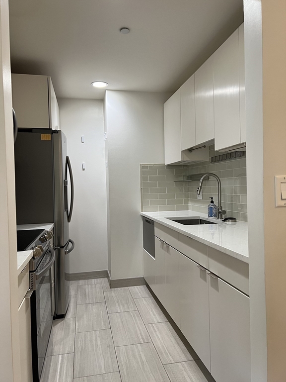 75 Clarendon # 208