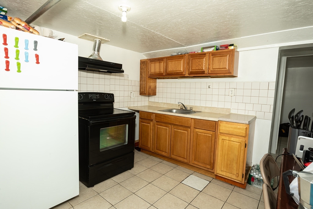 31-33 Garfield St, Central Falls