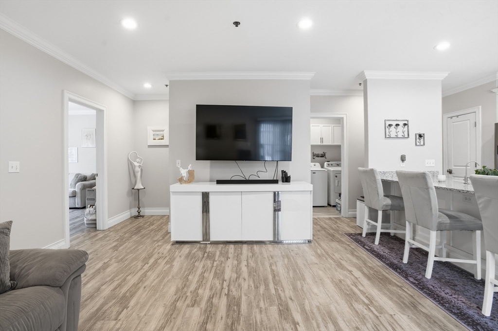 181 S Franklin St # 206