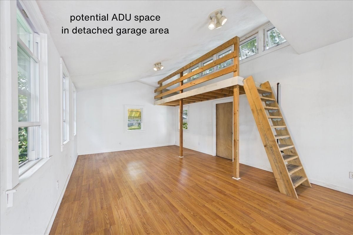 53 Moraine St