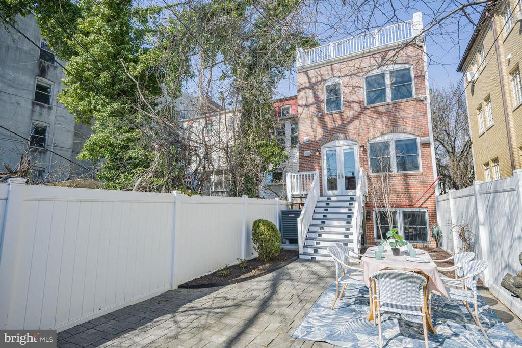 1353 EAST CAPITOL STREET SE