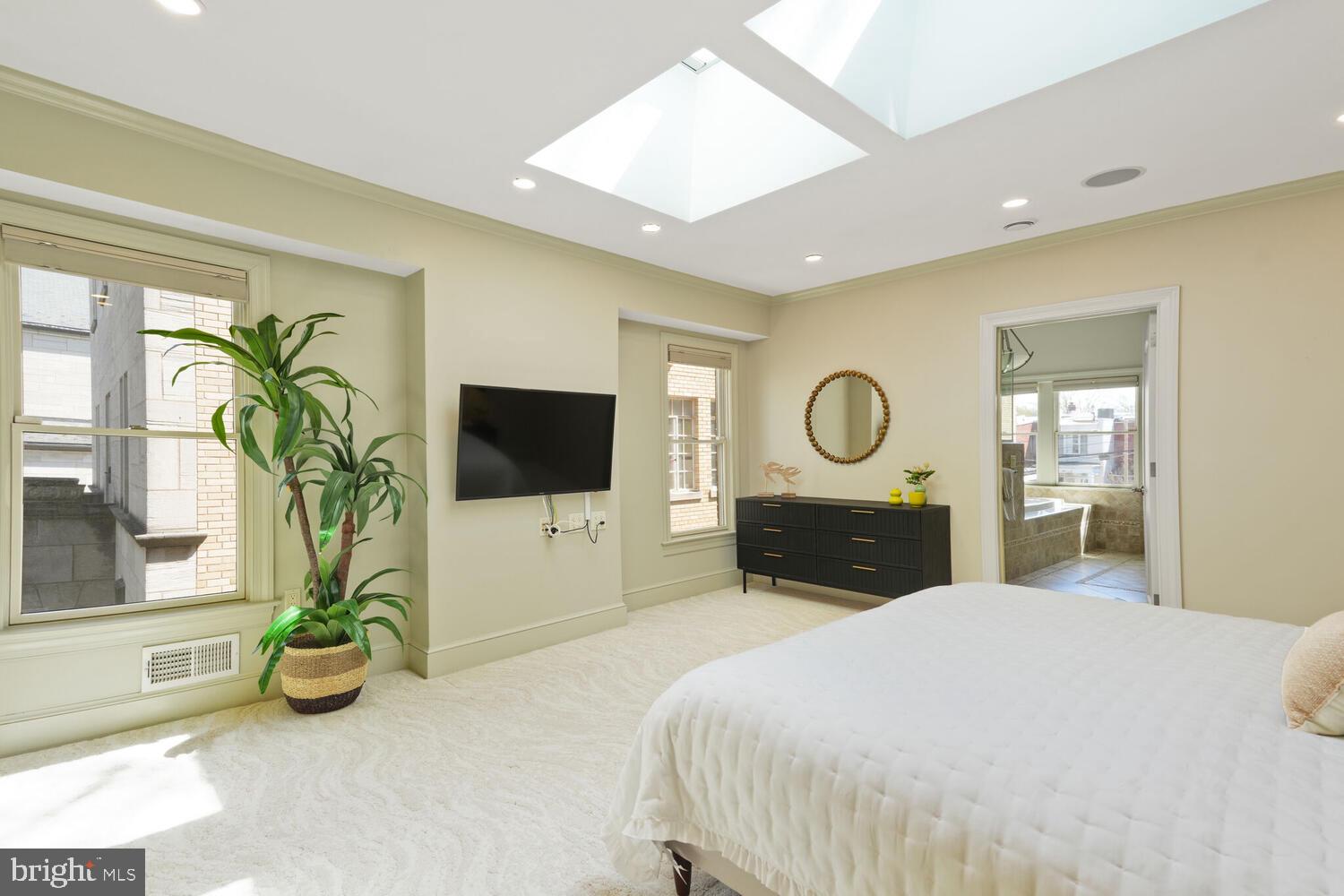 1353 EAST CAPITOL STREET SE