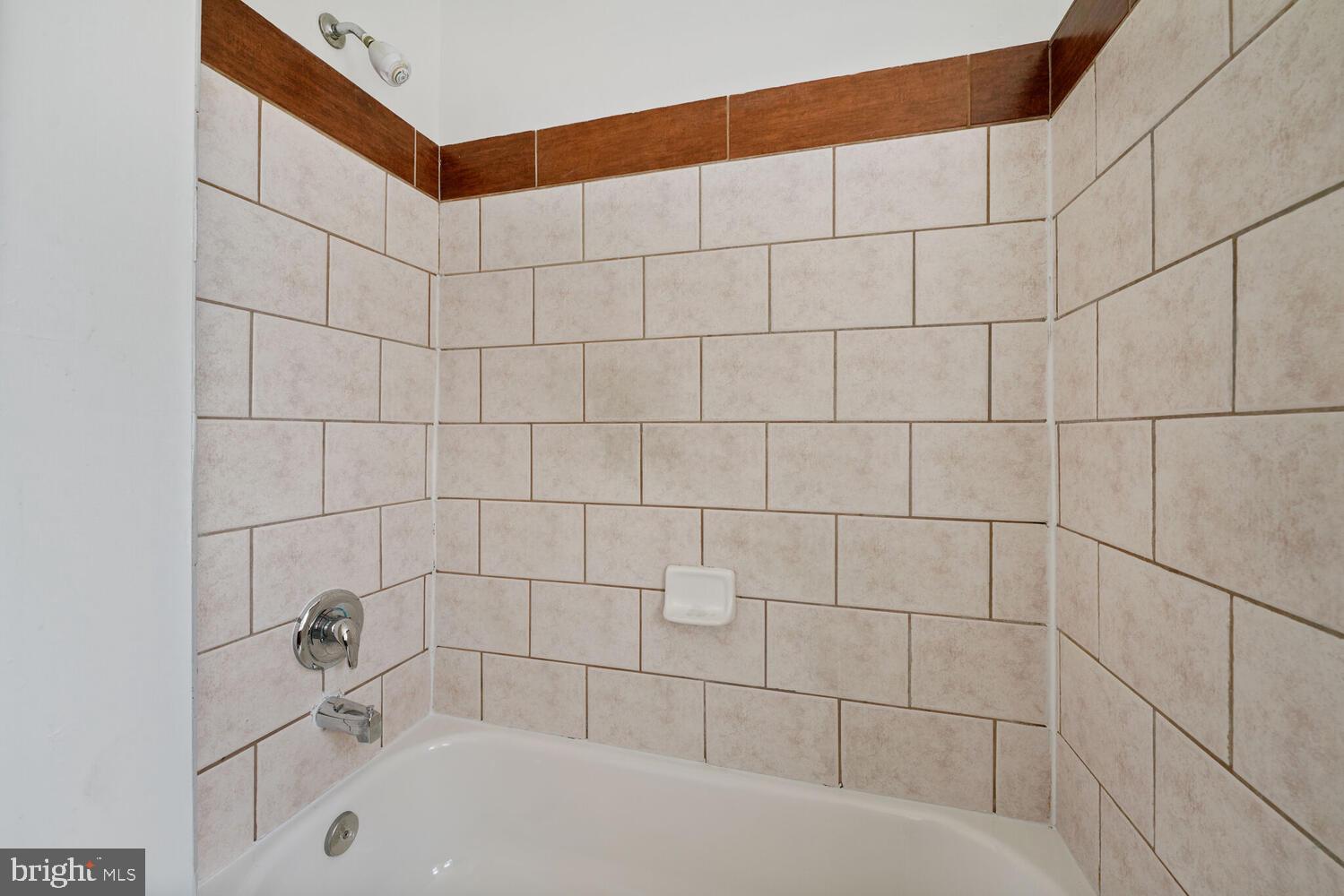 212 DIVISION AVENUE NE