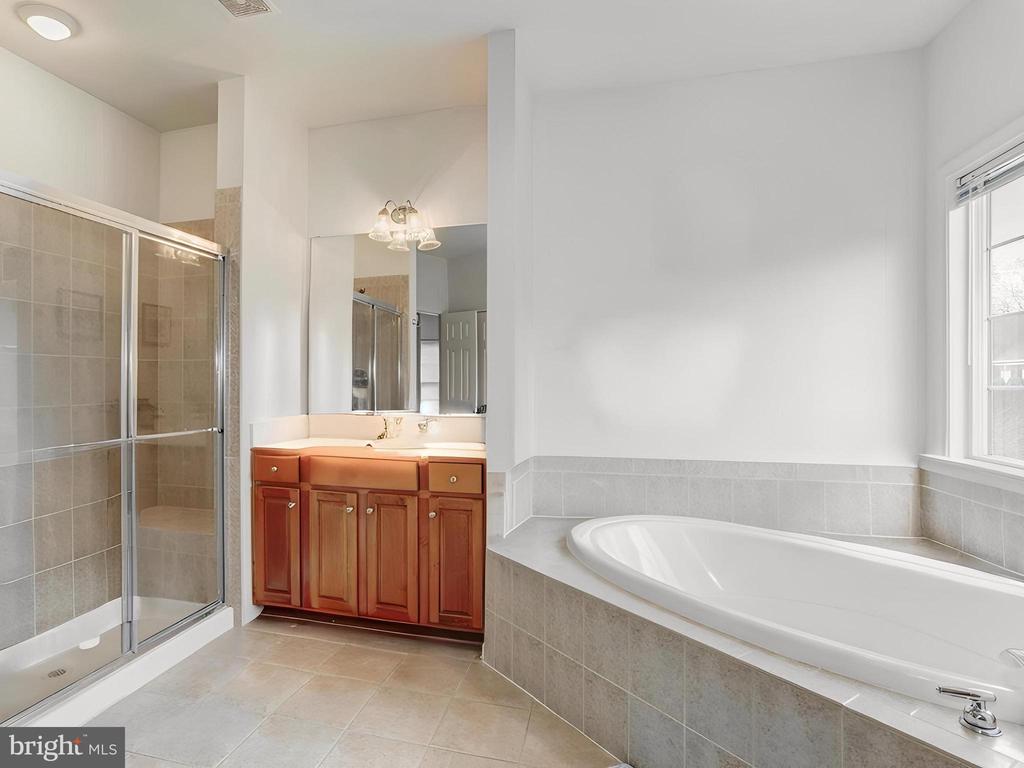146 MEADOWVIEW LANE
