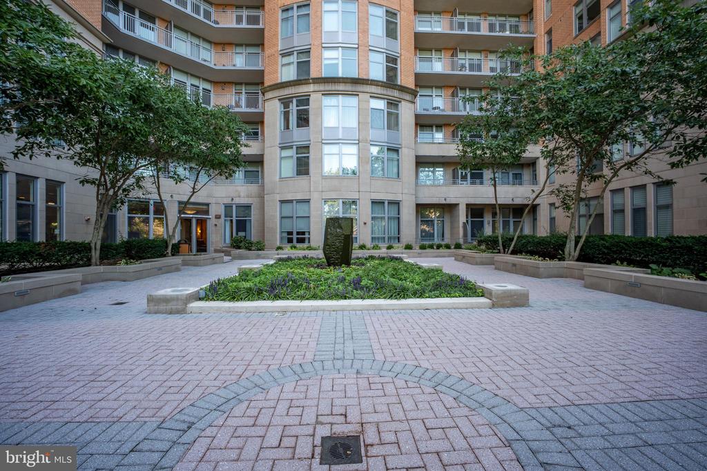 8220 CRESTWOOD HEIGHTS DRIVE 701