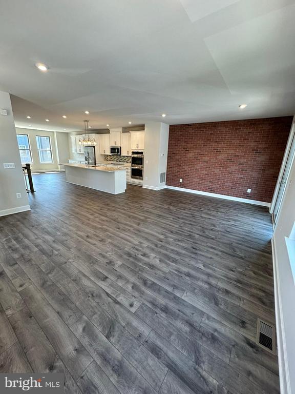 9889 HOPKINS LOOP