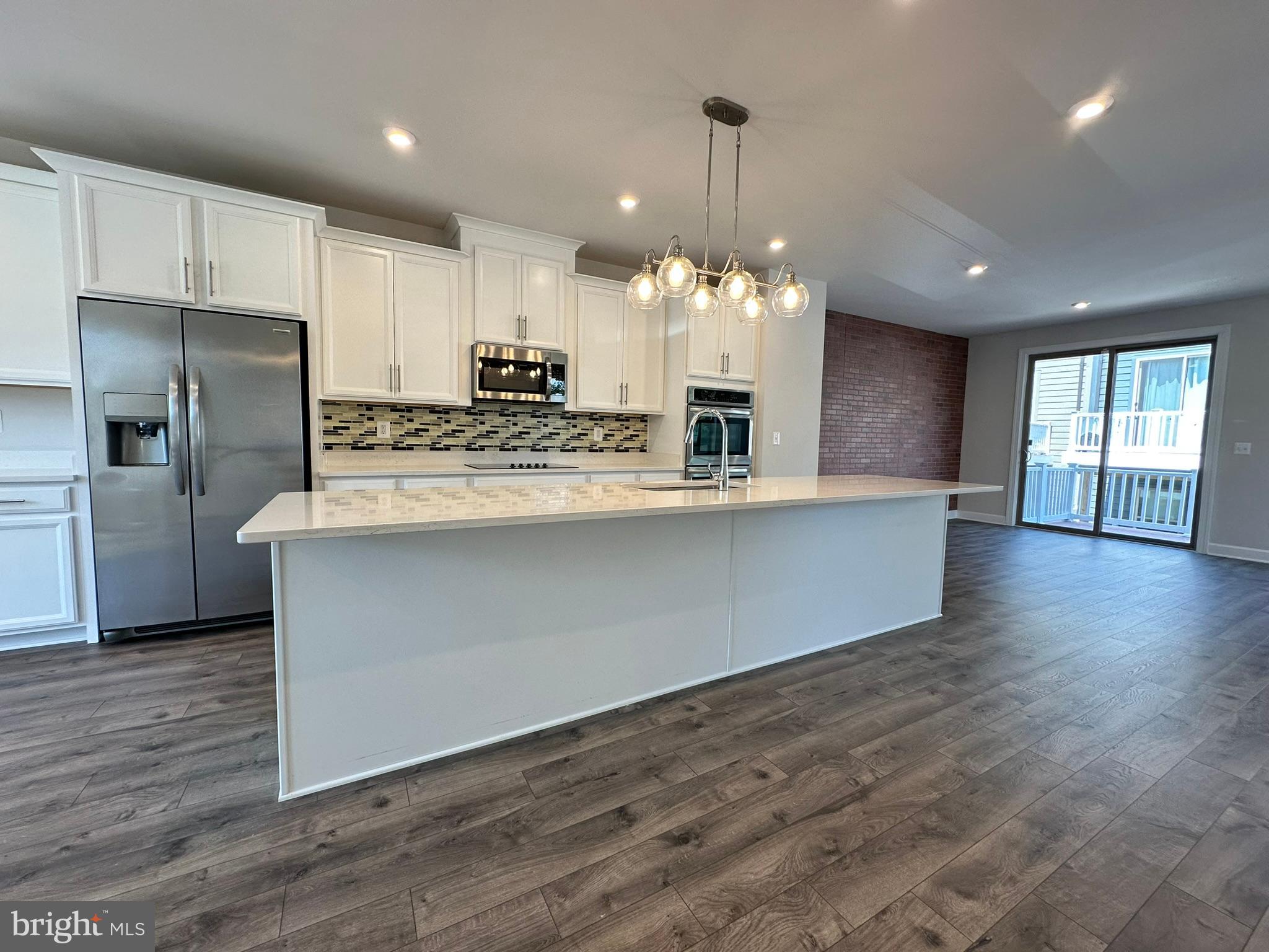 9889 HOPKINS LOOP