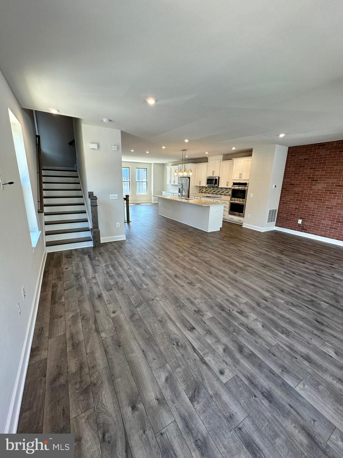 9889 HOPKINS LOOP