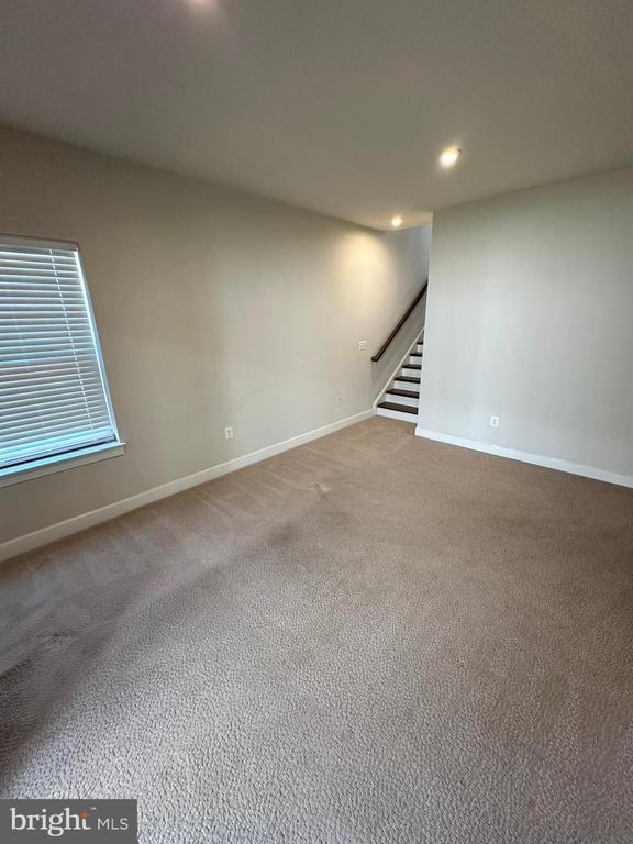 9889 HOPKINS LOOP