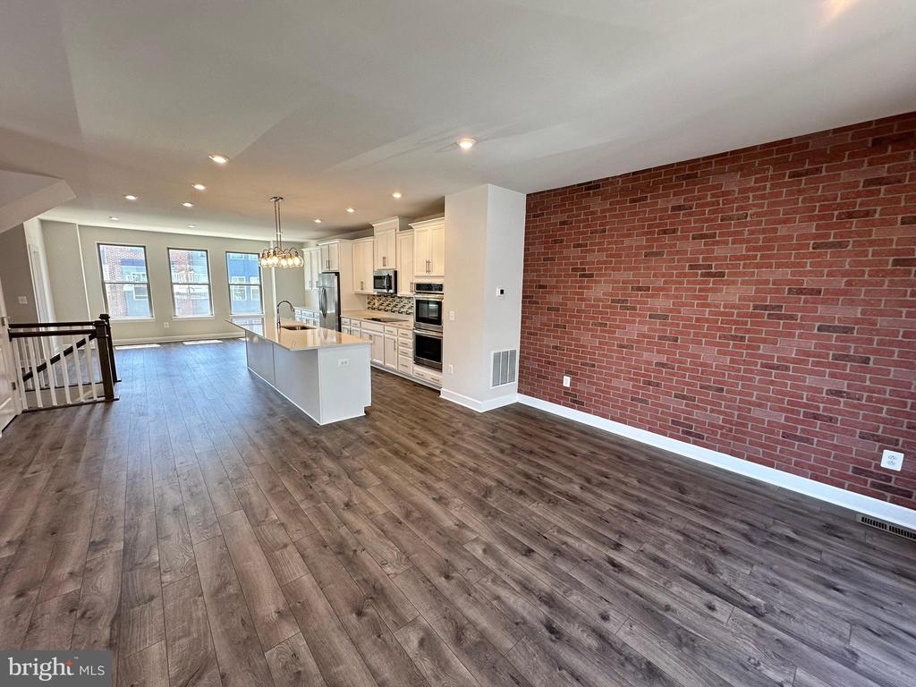 9889 HOPKINS LOOP