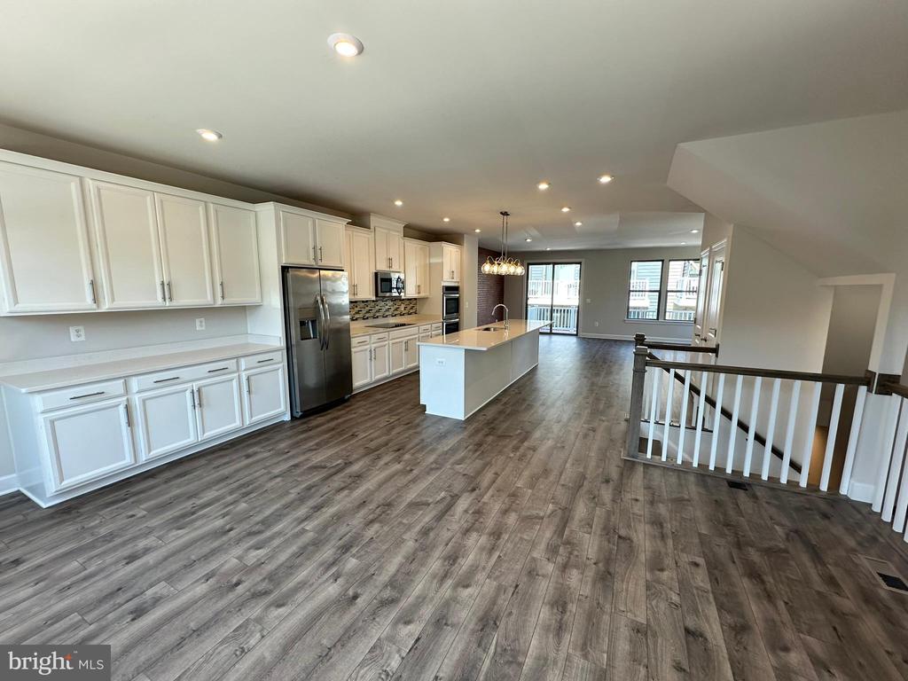 9889 HOPKINS LOOP