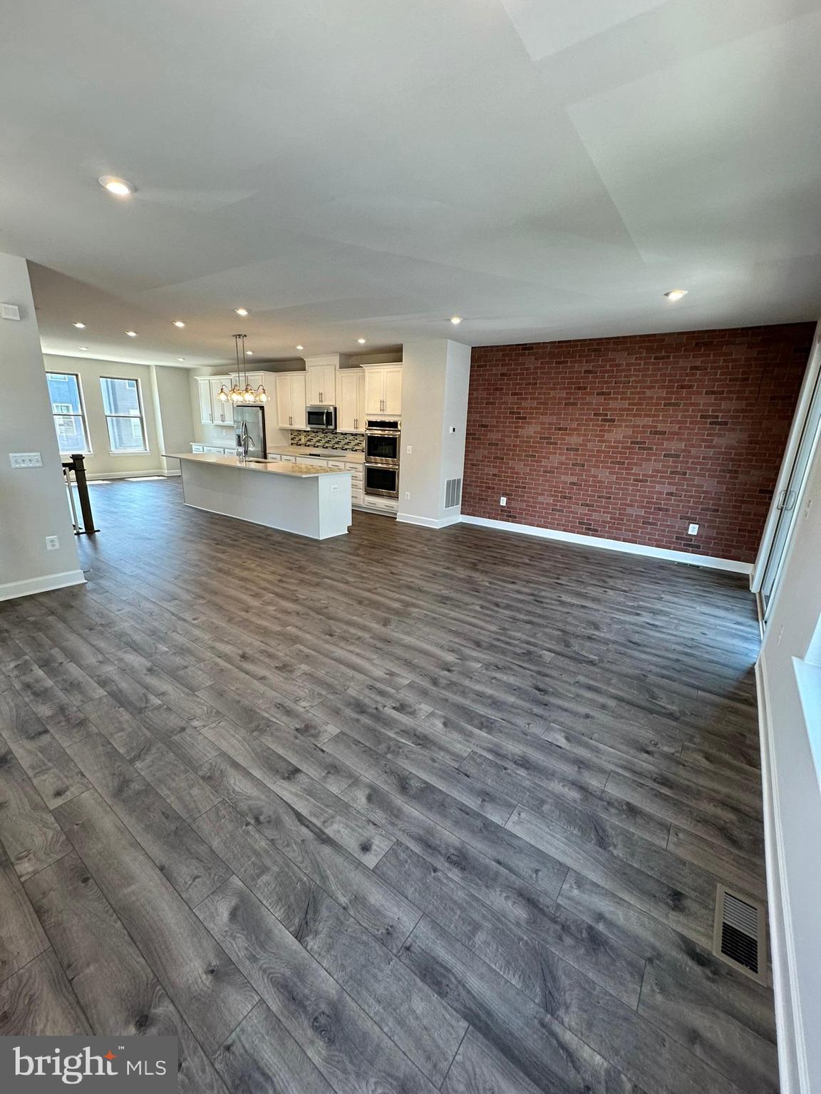 9889 HOPKINS LOOP