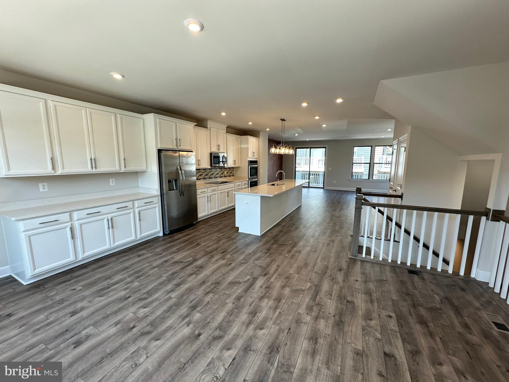 9889 HOPKINS LOOP