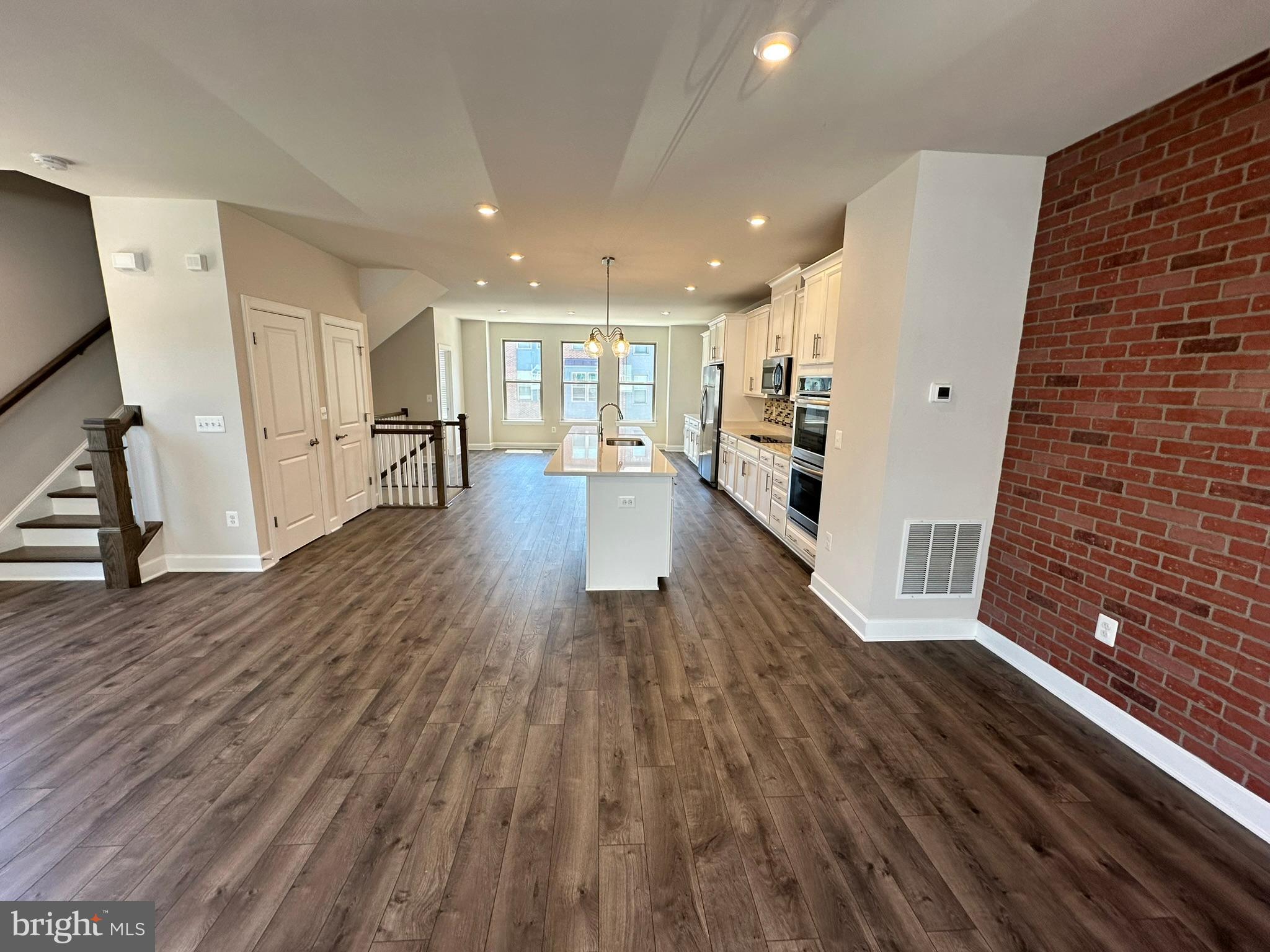 9889 HOPKINS LOOP