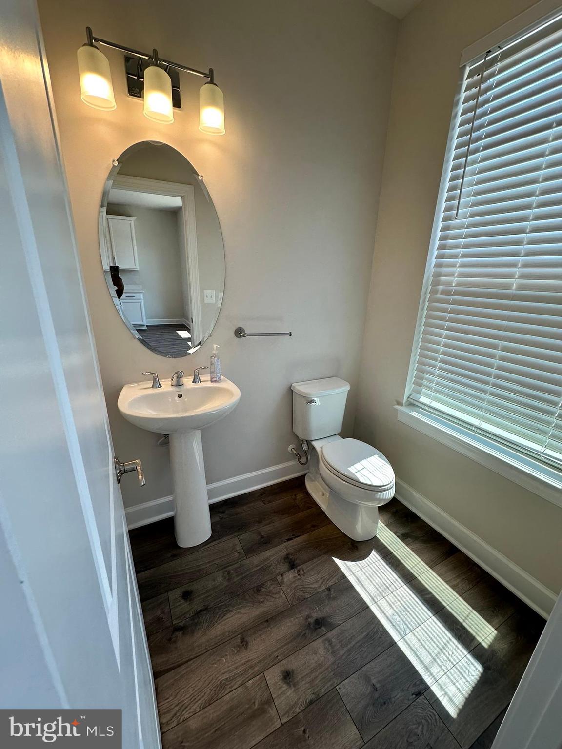 9889 HOPKINS LOOP