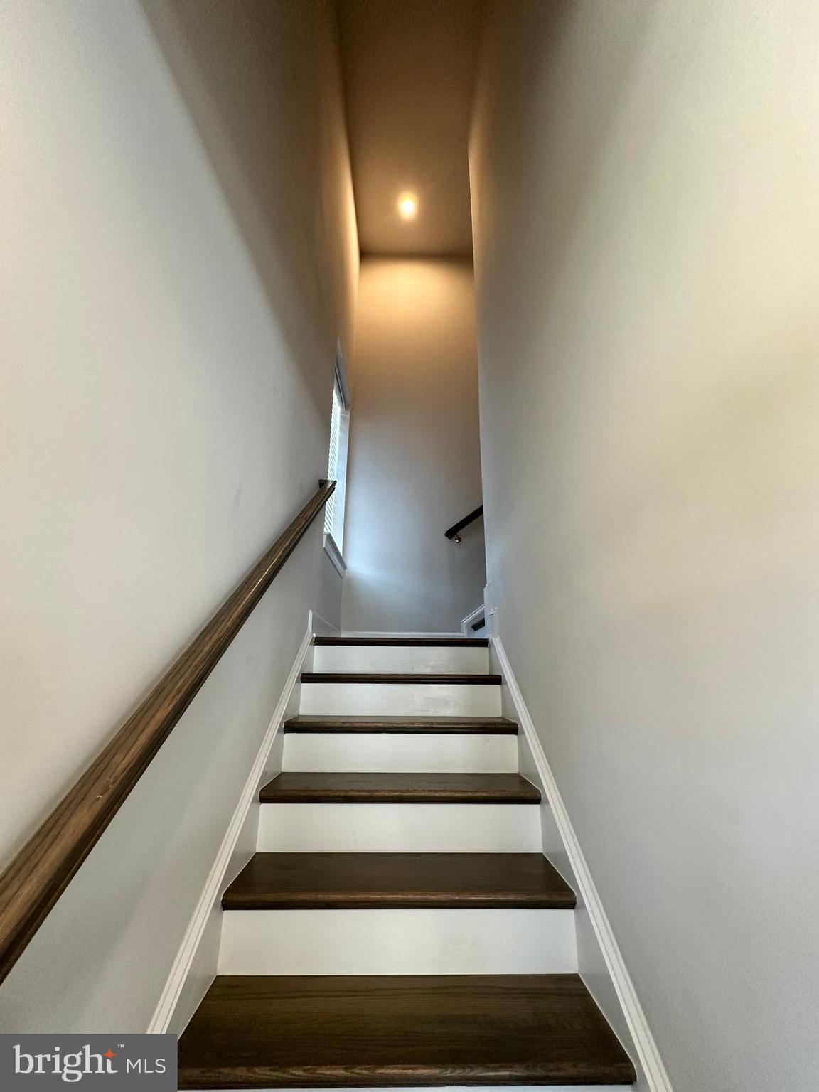 9889 HOPKINS LOOP