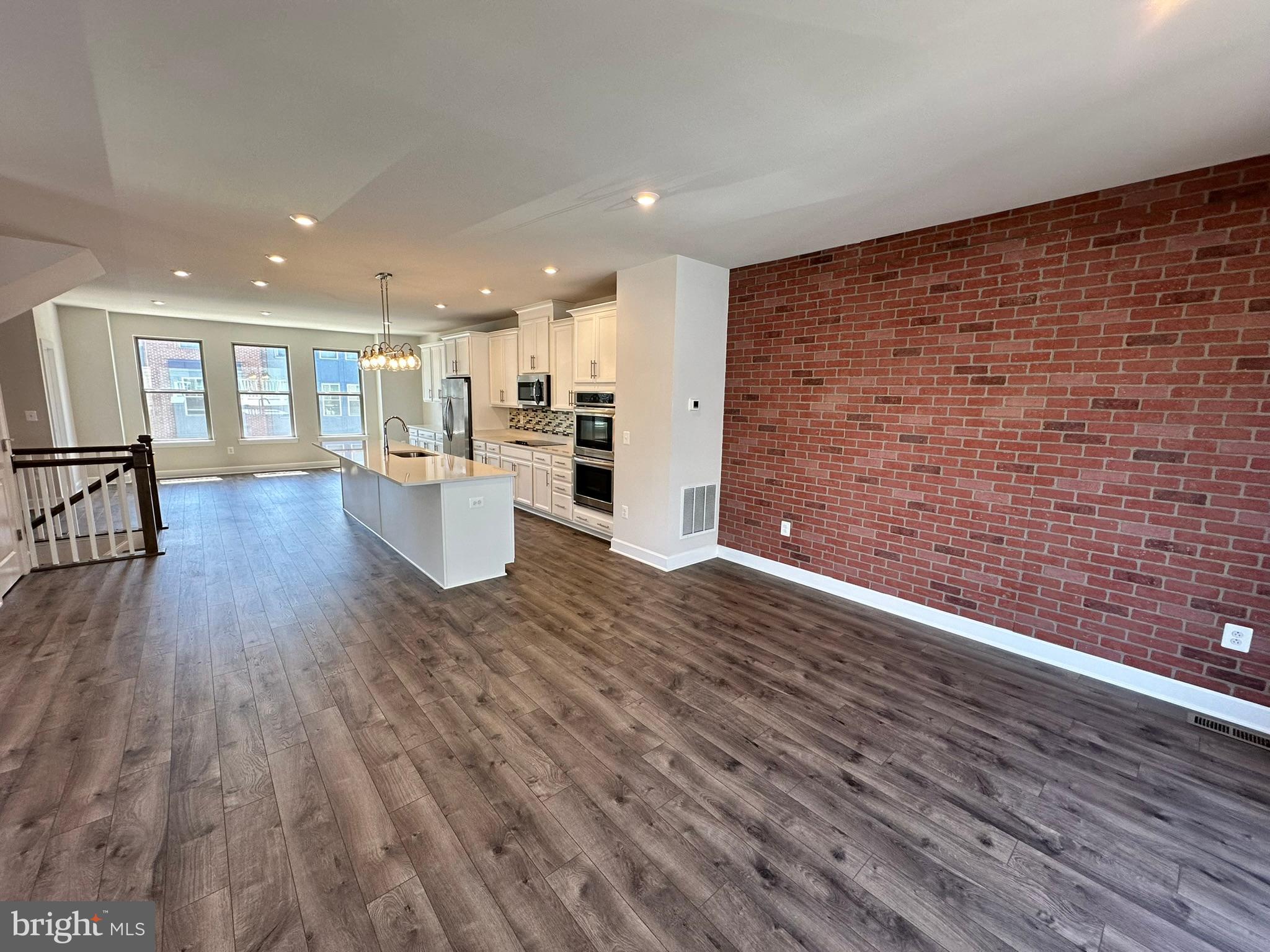9889 HOPKINS LOOP