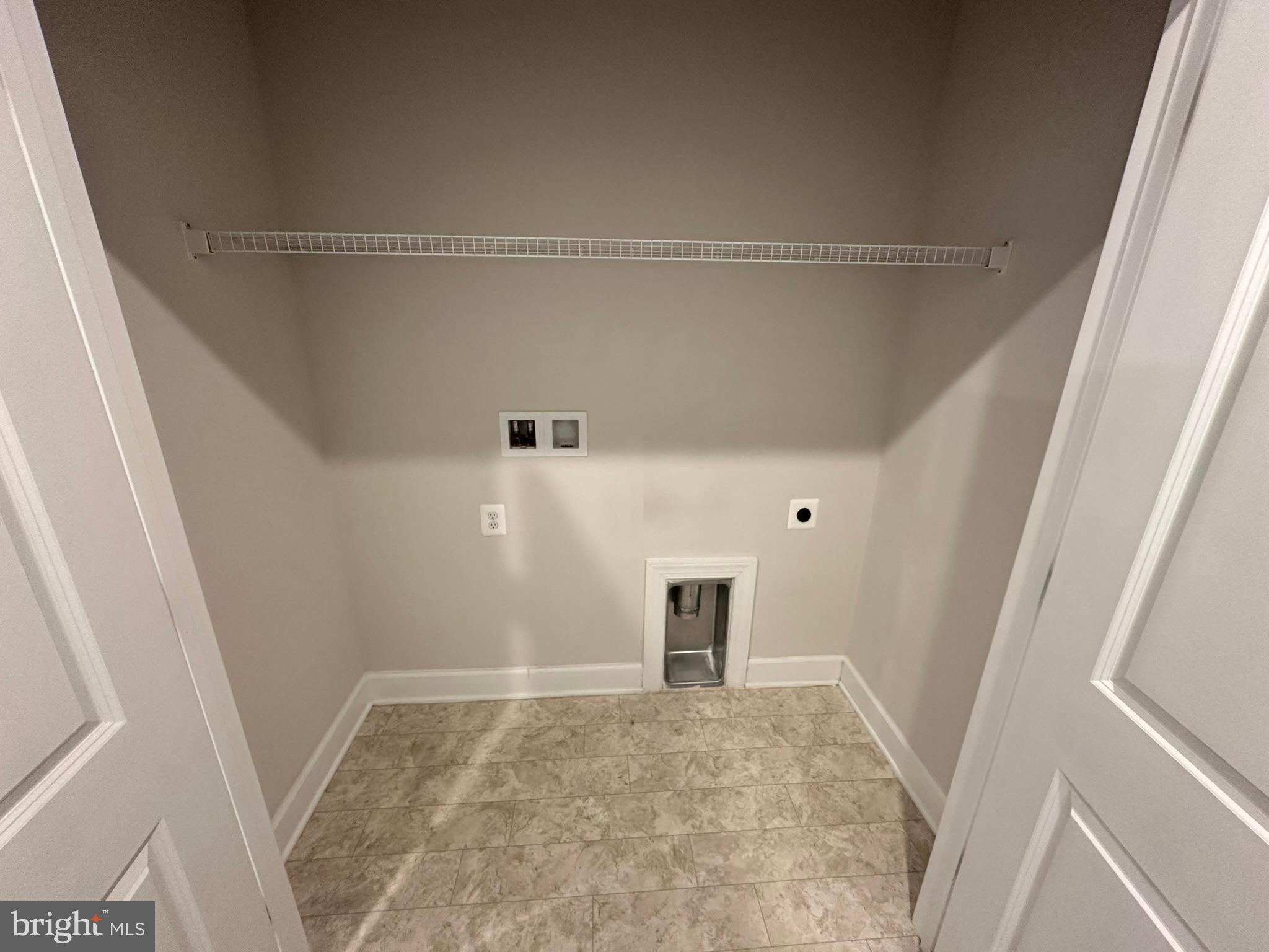 9889 HOPKINS LOOP